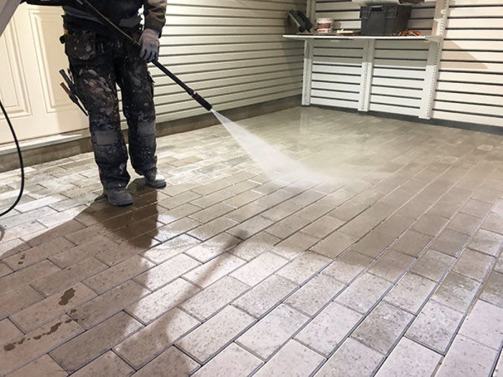 Pinnan puhdistus saumauksen jälkeen