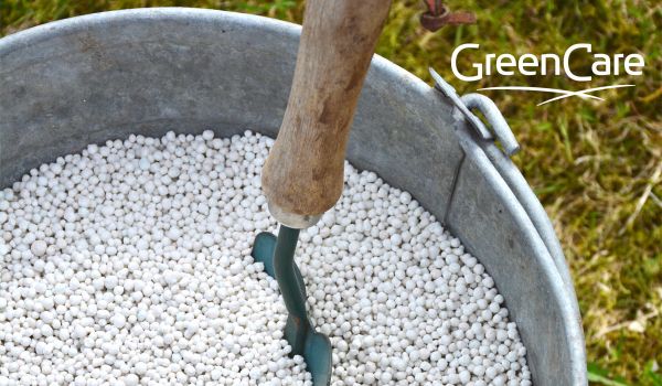 Puutarhakalkin levittäminen